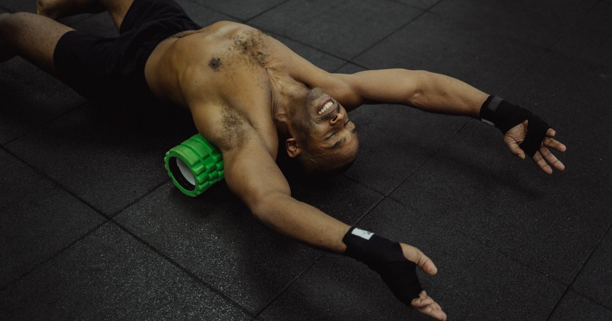 Rodillo de espuma (foam roller): qué dice la evidencia, cómo usarlo y cuál elegir (2026)